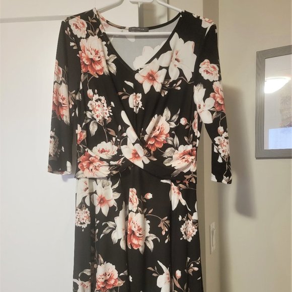 Floral Half Sleeve Dress - Picture 1 of 6